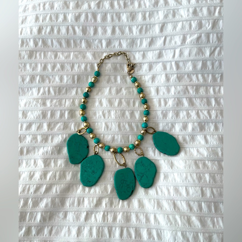 Chico’s green necklace like new. No defects, excellent shape.